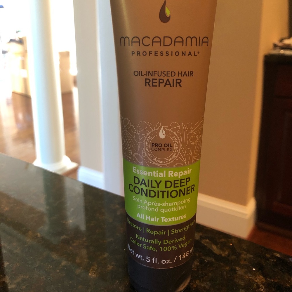 Macadamia essential repair daily deep conditioner